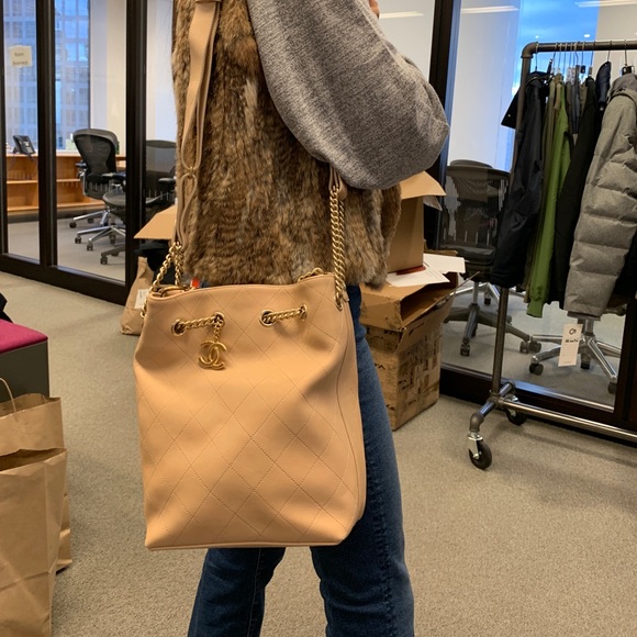 Chanel Nude Diamond Pattern bucket Bag. - Picture 2 of 7